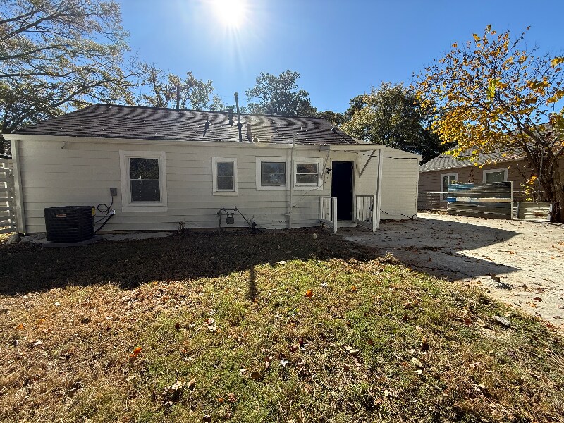 Building Photo - 2160 Dowdell Dr