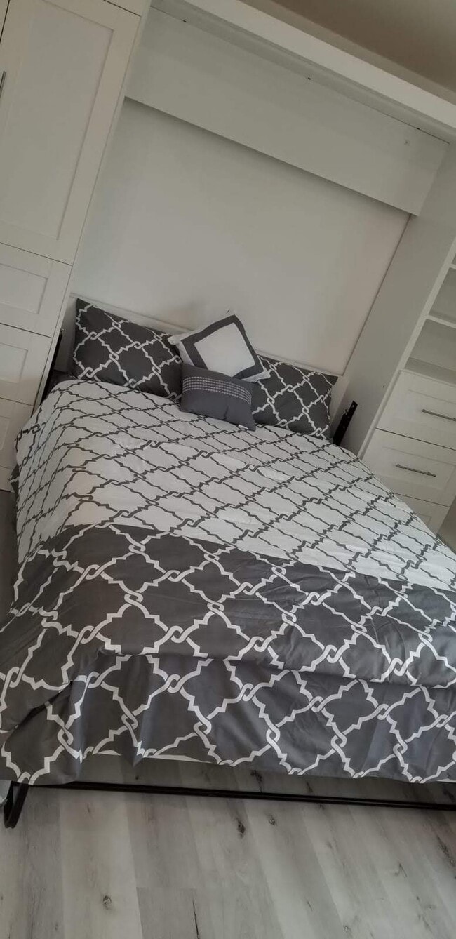 Building Photo - 6307 Calvin Ave