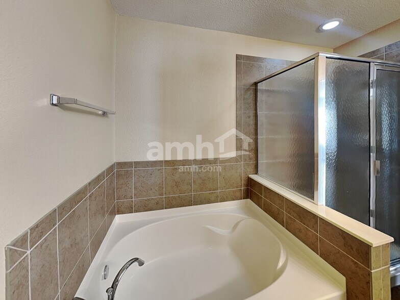 Building Photo - 7927 Newhall Way