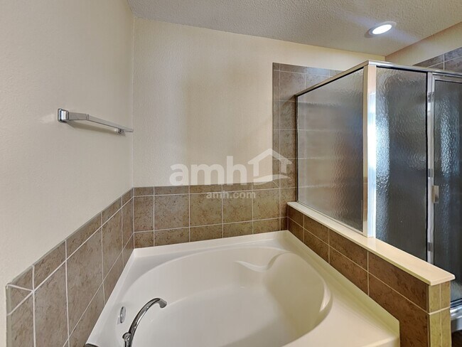 Building Photo - 7927 Newhall Way