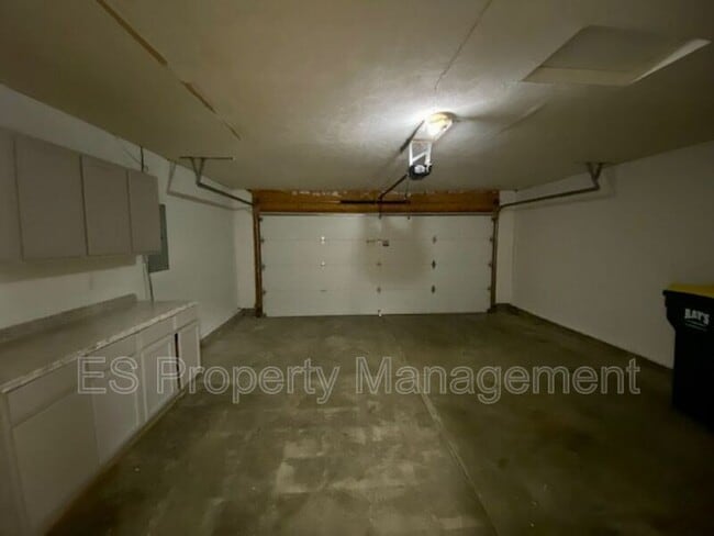Building Photo - 4028 Dogwood Ln