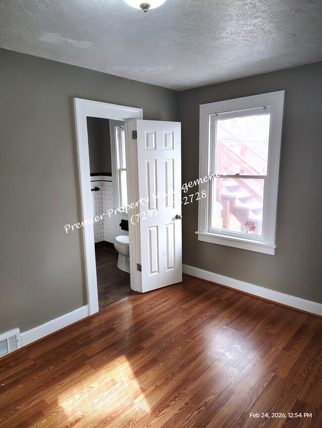 Building Photo - 903 23rd St