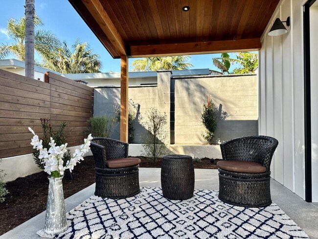 Building Photo - 1910 Raymond Ln