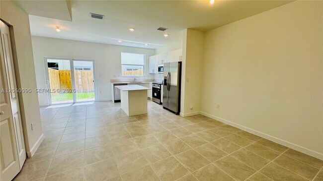 Building Photo - 2632 SE 27th Dr