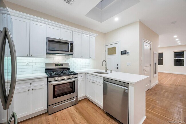 Building Photo - 41-06 25th Ave