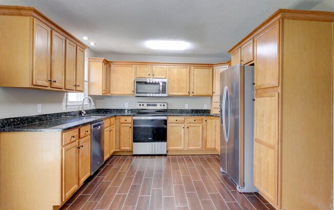 Building Photo - Four Bedroom with Bonus Room and a detache...