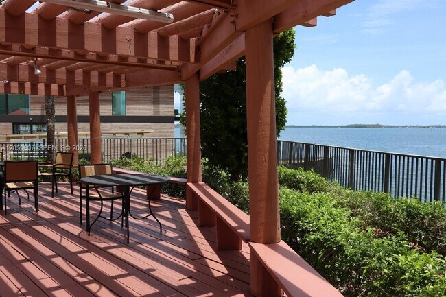 Building Photo - 905 Brickell Bay Dr