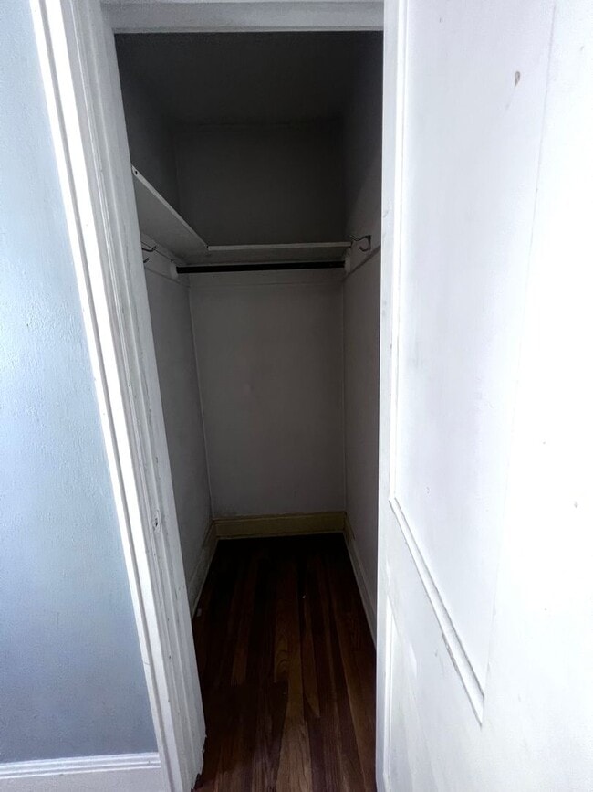 Building Photo - AVAILABLE JUNE 1ST: 4 bedroom 2 bathroom home!