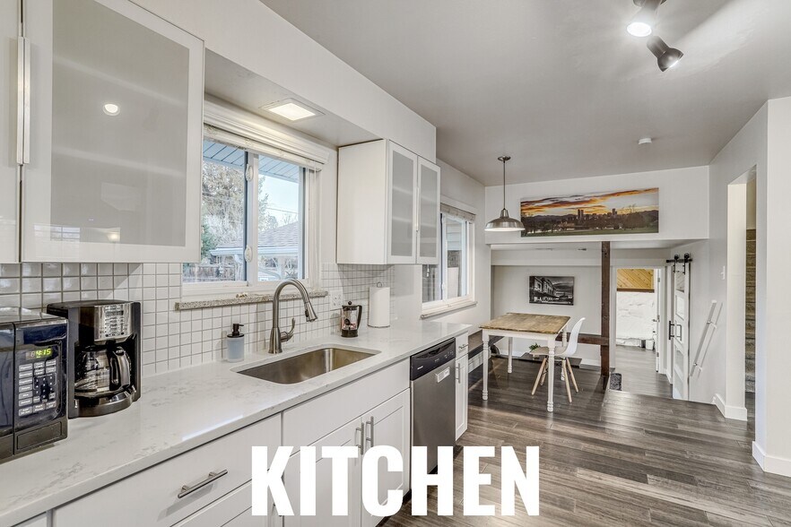 Building Photo - 2860 S Golden Way