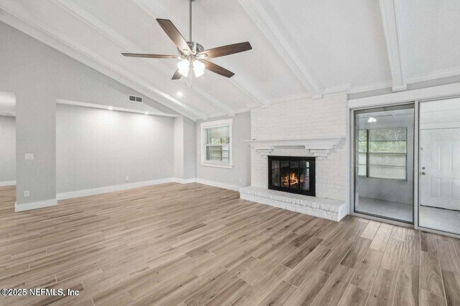 Building Photo - 5609 Hyde Park Cir