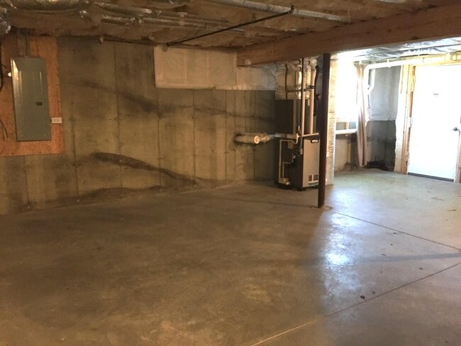 Building Photo - 27 Nesenkeag Dr