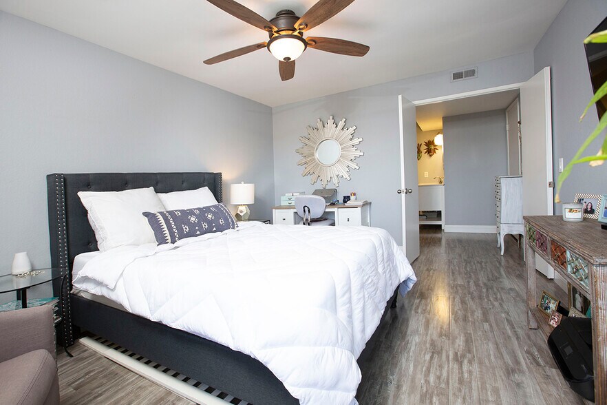 Building Photo - 12290 Corte Sabio