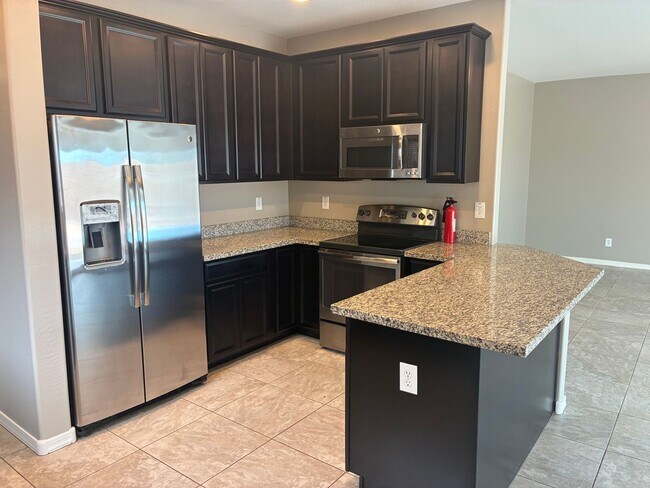 Building Photo - Special **BEAUTIFUL 3 BEDROOM/3 BATHROOM HOME LOCATED IN EASTMARK (ELLSWORTH & RAY)**