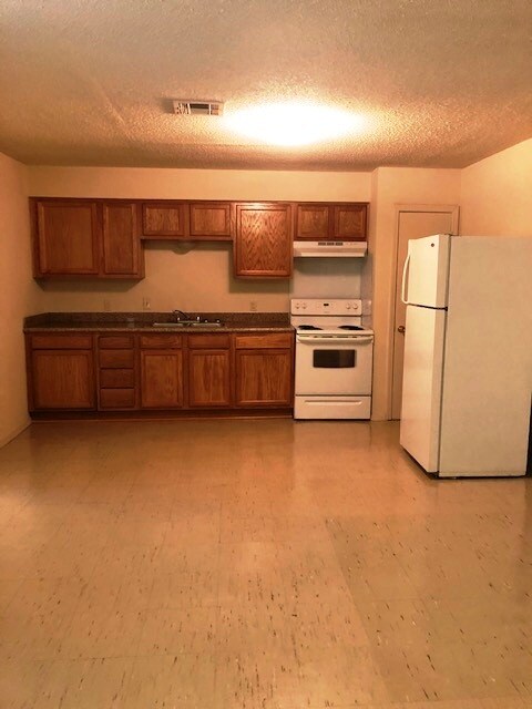 Building Photo - 1201 W 1st St