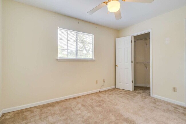 Building Photo - 1 bedroom and 1 bathroom in a 3x3 duplex STEPS AWAY FROM CAMPUS