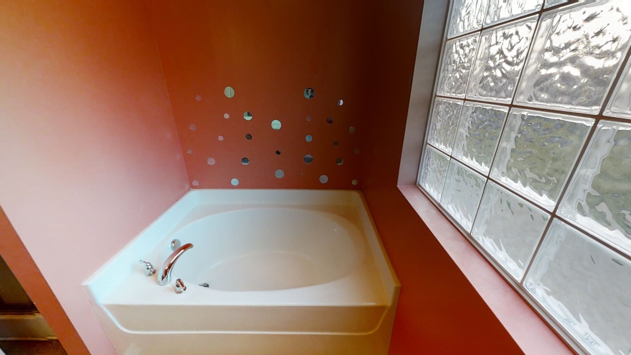 master bathroom tub - 1113 Shire Dr