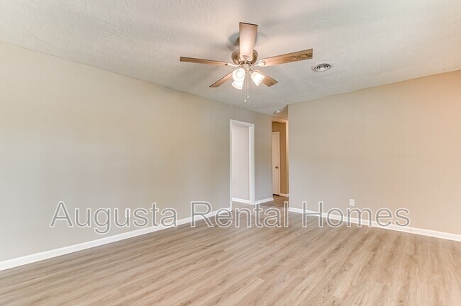 Building Photo - 2328 Prague Ct