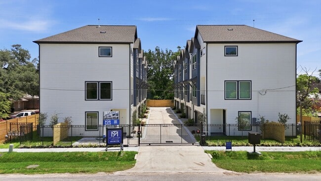 Building Photo - 1398 Cedar Post Ln