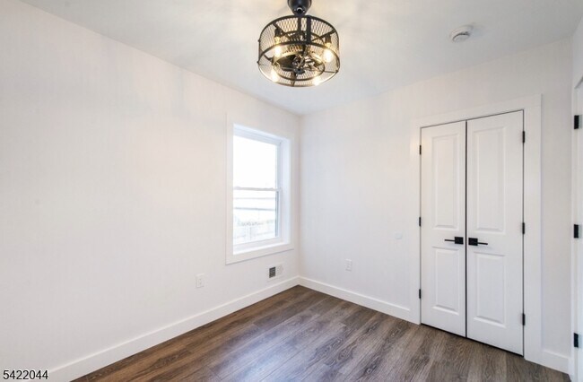 Building Photo - 227 21st St