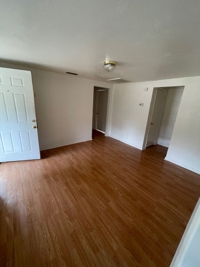 Building Photo - 2814 W Shady Shores Rd