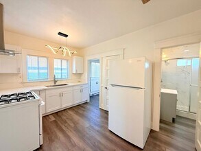 Building Photo - 1908-1910.5-19105 Daly St