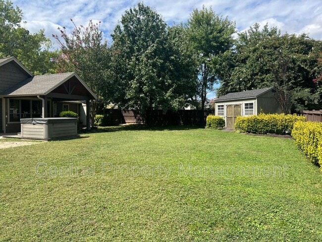 Building Photo - 203 Walker Way