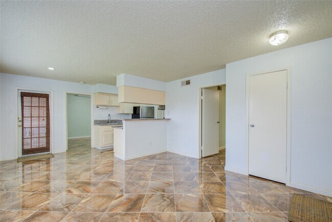 Building Photo - 2750 Holly Hall St