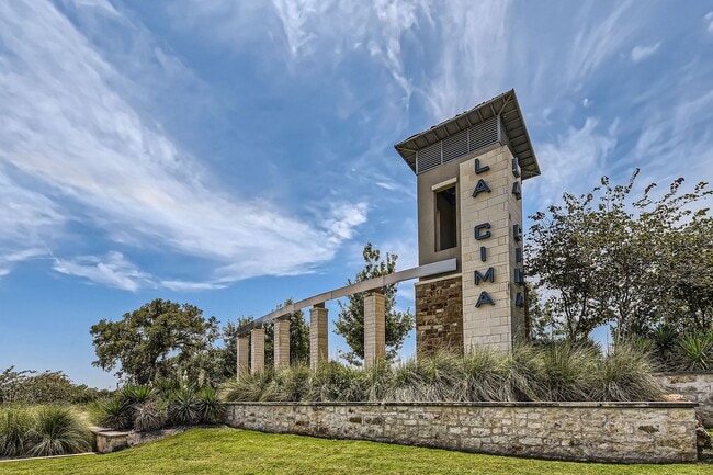 Building Photo - AVAILABLE NOW!  Gorgeous 4 Bed/3.5 Bath wi...