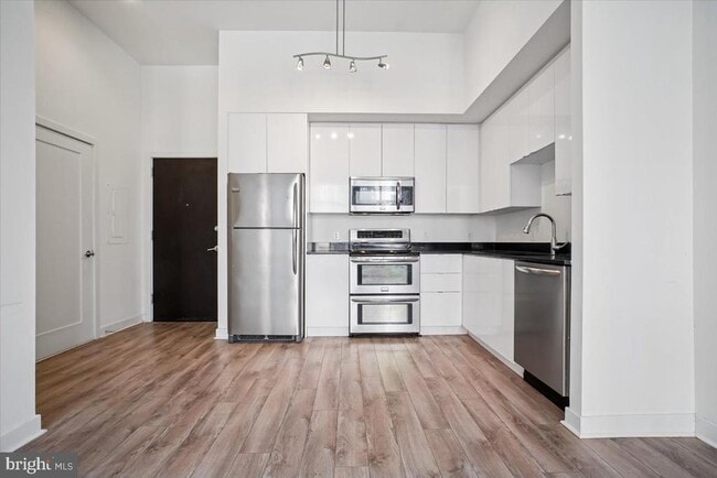 Building Photo - 460 New York Ave NW