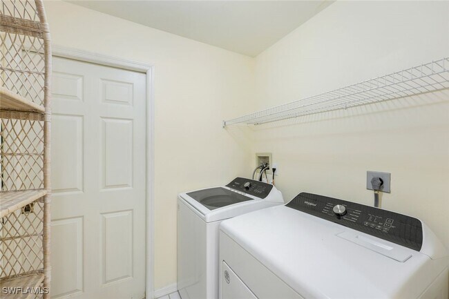 Building Photo - 736 Wiggins Lake Dr