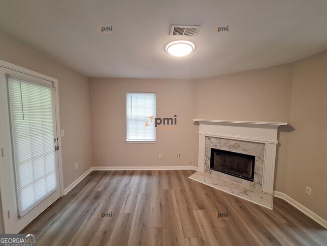 Building Photo - 8170 Autumn Green Dr