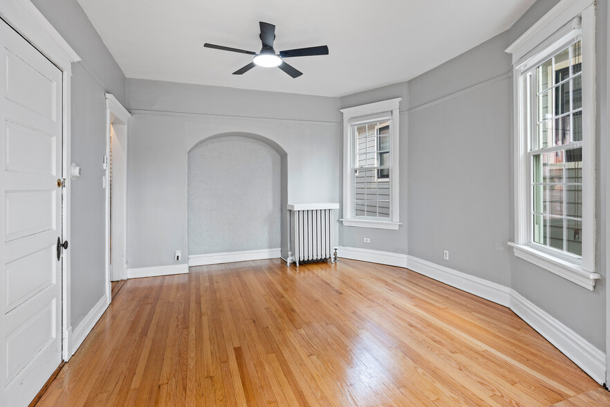 Building Photo - 3915 N Seeley Ave