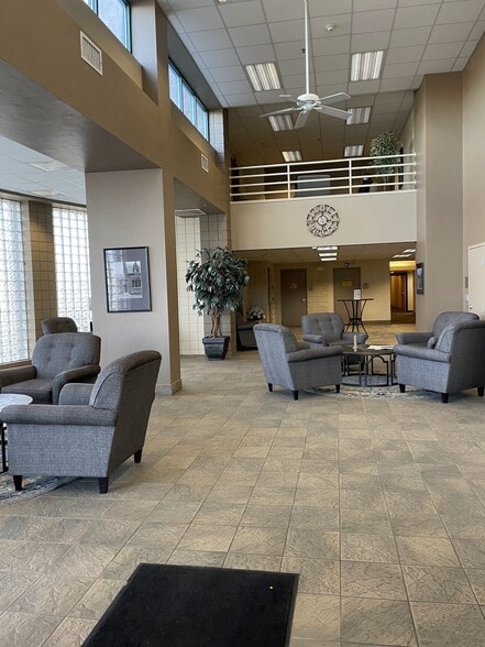 Building Photo - 400 N Richmond St