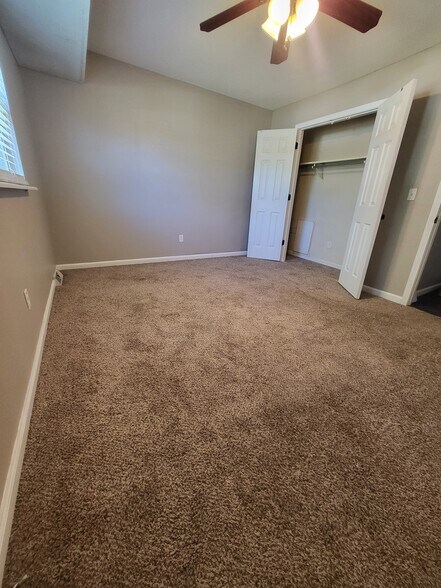 Building Photo - 1210 SE 3rd Ter