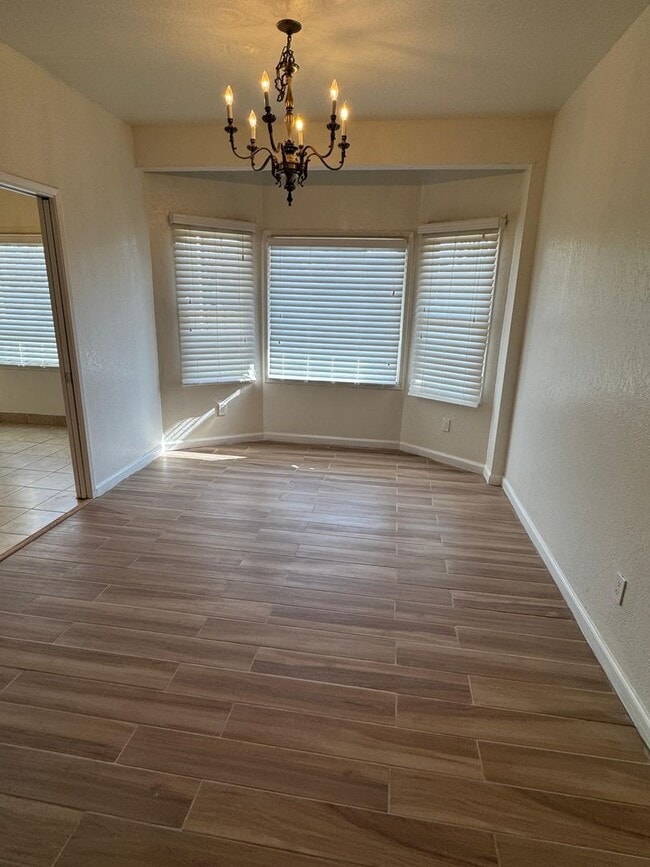 Building Photo - 4bed 3bath