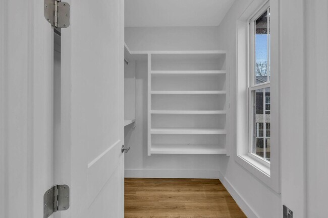 Building Photo - 425A Veritas St.