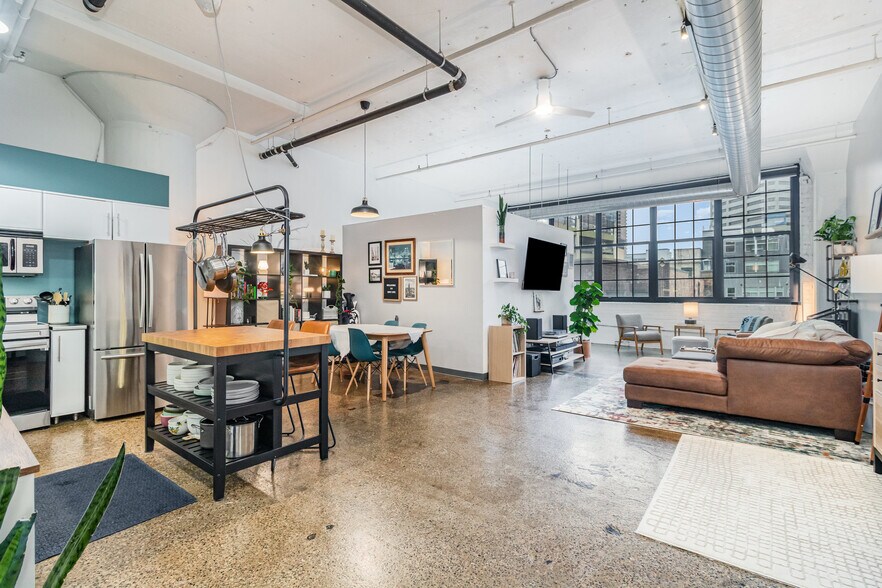 Building Photo - 500 Robert St N