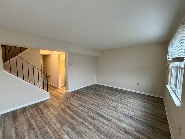 Building Photo - Welcome to White Chapel!