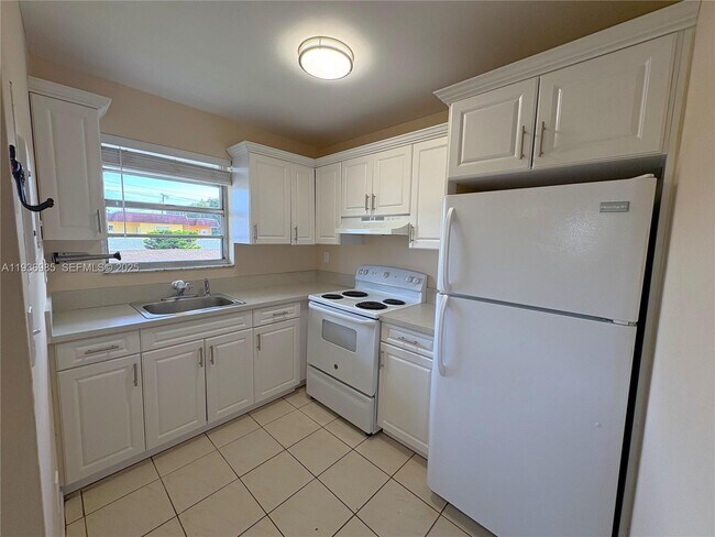 Building Photo - 50 W 31st St