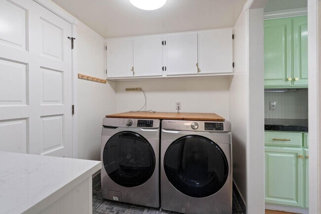 Building Photo - 13745 Cameo Ct