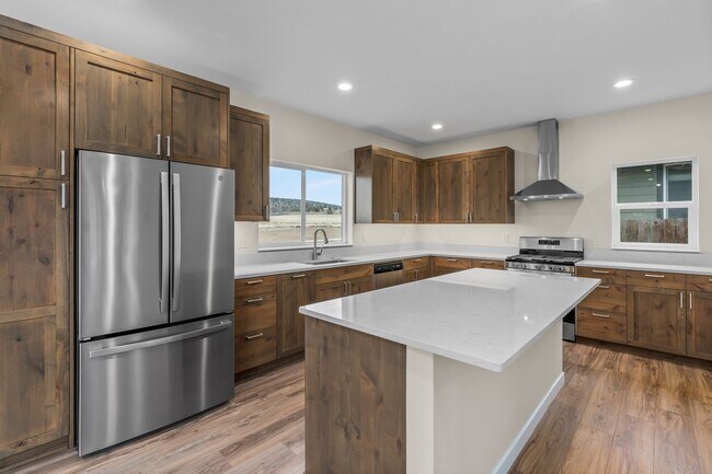 Building Photo - 899 NE Discovery Loop