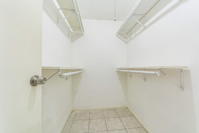 Building Photo - Charming & Spacious Home in La Porte!