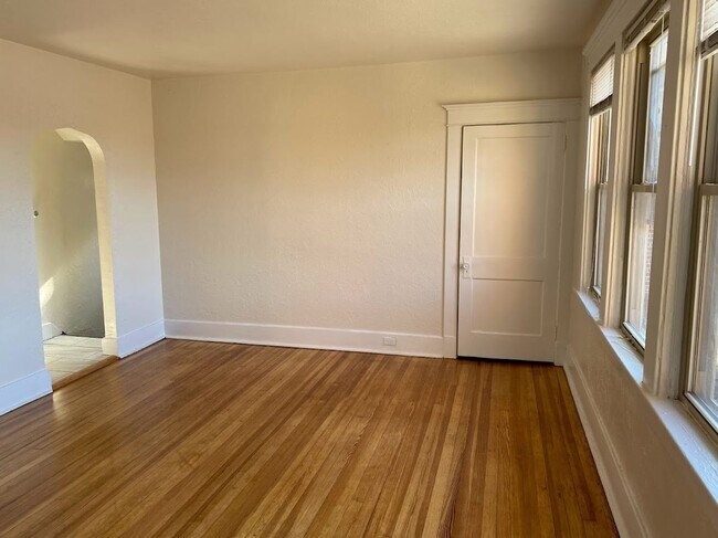 Building Photo - 2309 Eldridge St