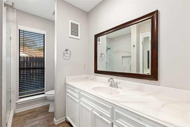 Building Photo - 303 Narcissus St