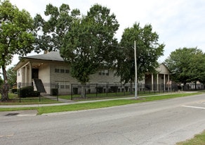 Building Photo - Lake Jennie I