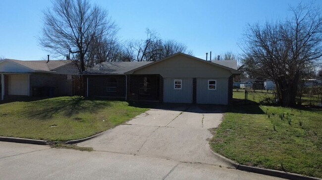 Building Photo - Charming 5 Bedroom House