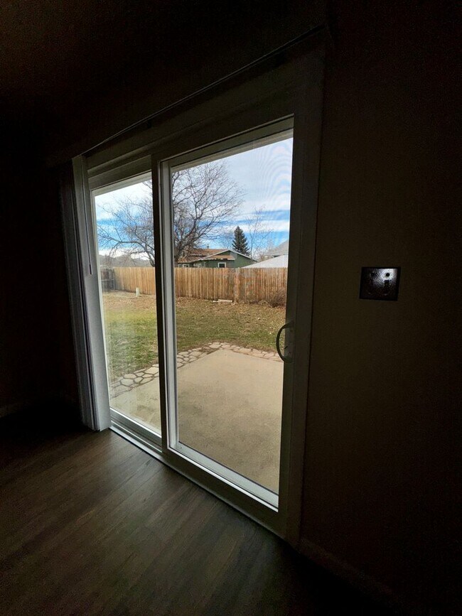 Building Photo - Clean 5 Bedroom Ranch in NW Fort Collins