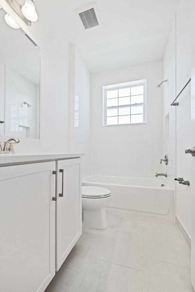 Building Photo - Luxurious gated community 5-Bedroom Rental...