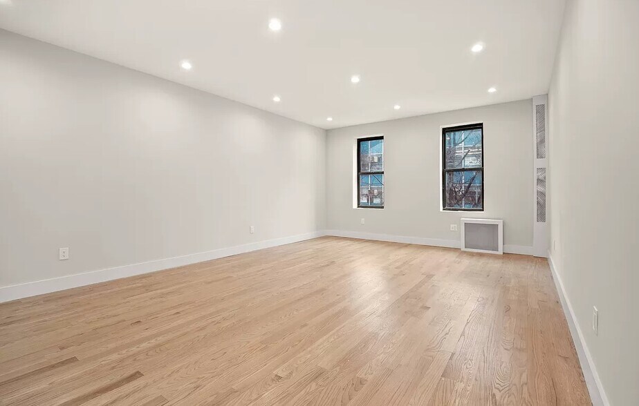 Building Photo - 157 E 37th St