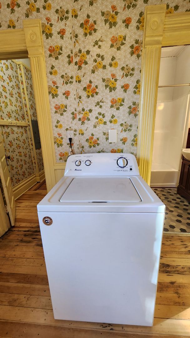 Building Photo - Charming House Near Providence